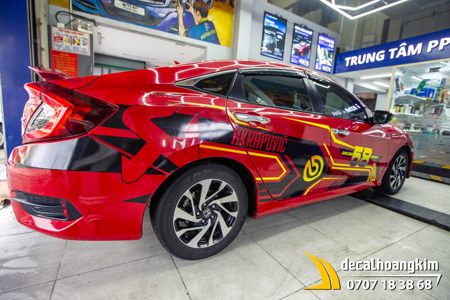 Tem thiết kế theo phong cách thể thao, cá tính